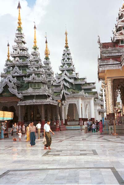 Swe Dagon pagoda, Yangon 9808y28E.jpg (50952 bytes)
