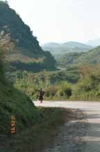 Jpeg 43K Hmong girl on the road west from Hanoi